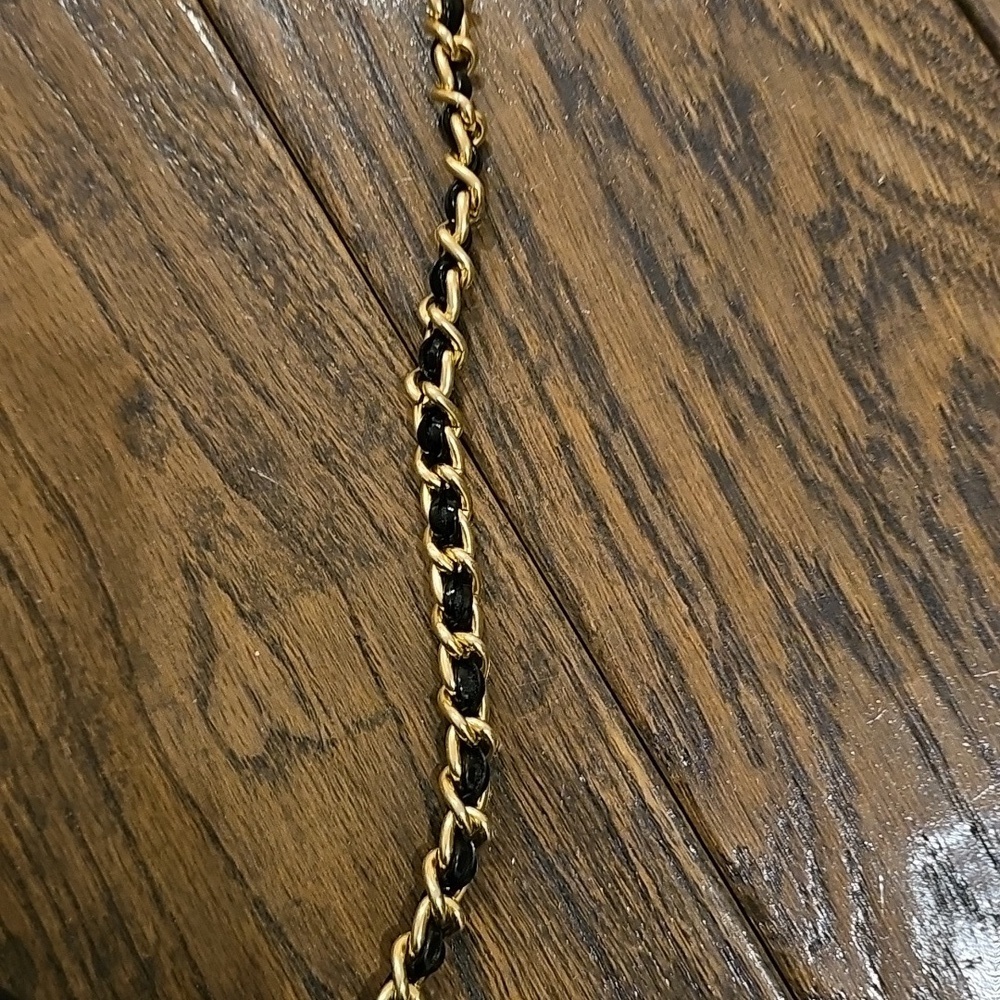 Elegant Black Quilted Chain Bag - Picture 5 of 10